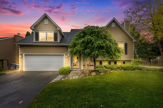 1714 Larson Ave, Saint Charles, IL 60174