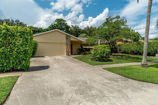 4587 Blue Pine Cir, Lake Worth, FL 33463