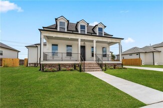 4052 Hamlet Place, Chalmette, LA 70043
