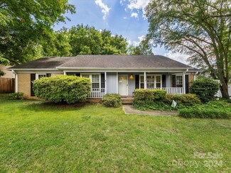 11722 Mirror Lake Dr, Charlotte, NC 28226