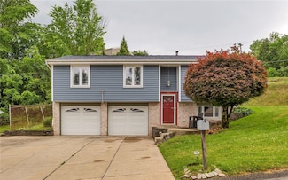 690 Regency Dr, Pittsburgh, PA 15239