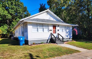 1206 N Maple St, Benton, IL 62812
