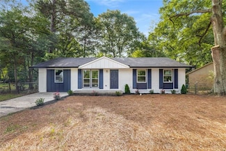 6932 Eunice Dr, Riverdale, GA 30274