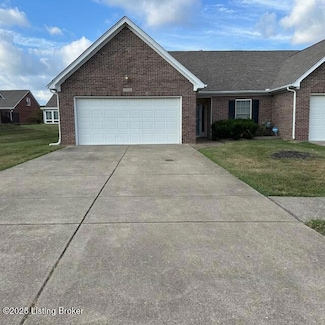 12444 Spring Trace Ct, Louisville, KY 40229