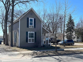 812 E Eighth St, Traverse City, MI 49686
