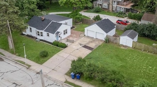9521 W 60th St, Shawnee, KS 66203
