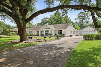 880 Goodhue Rd, Beaumont, TX 77706