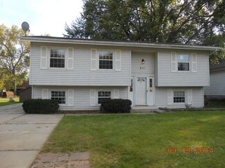 211 John Ave, McHenry, IL 60050