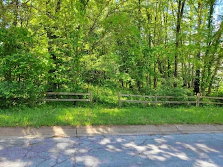 312 Tiger Ct Unit 8, New Carlisle, IN 46552
