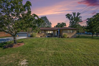 1812 Ritter Hills Dr, Norton Shores, MI 49441