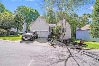 13817 Kings Carriage Ln, Charlotte, NC 28278