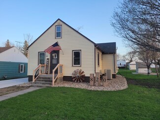 820 6th St SW, Pipestone, MN 56164