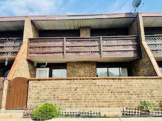 1402 Kenneth Cir, Elgin, IL 60120