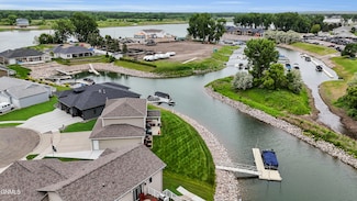 2207 Bridgeview Ct, Mandan, ND 58554