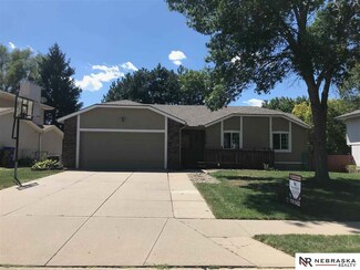 7812 Arrow Rock Dr, Omaha, NE 68157