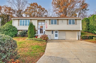 1 Pat Dr, Lincoln, RI 02865