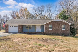 204 Green Ridge Dr, Moore, SC 29369