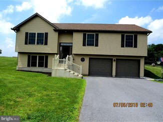 143 Nut Grove Rd, Pine Grove, PA 17963