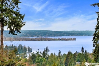 9416 NE 25th St, Clyde Hill, WA 98004