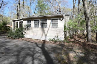 3233 Pocono Dr, East Stroudsburg, PA 18302