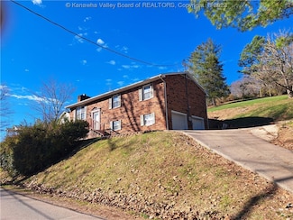 5085 Crystal Dr, Charleston, WV 25313