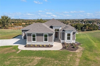 1221 S Desoto Rd, Lansing, KS 66043