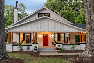 606 1st St W, Conover, NC 28613