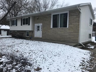 402 W Jefferson St, Kouts, IN 46347