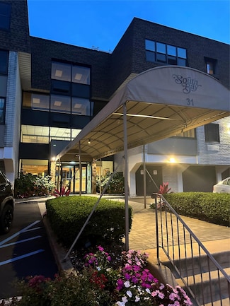 31 Casino St Unit 3F, Freeport, NY 11520