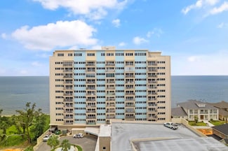 825 Bayshore Dr Unit 700, Pensacola, FL 32507