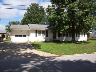 4 W 14th St, Carrollton, MO 64633