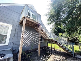 209 1/2 W 16th St, Lumberton, NC 28358