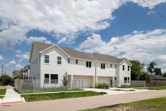 1806 Yates St, Houston, TX 77020