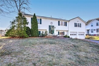 25 Sprague Ave, Lincoln, RI 02865