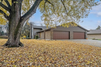 2785 Robinwood Way, Woodbury, MN 55125