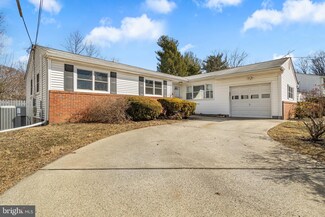 32 Lawnside Dr, Lawrence Township, NJ 08648