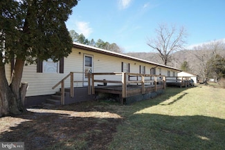 31 Therapeutic Dr, Brandywine, WV 26802