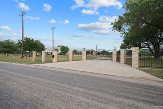 12132 Cr 401, Stockdale, TX 78160