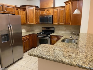 37-39 Freeman St, Newark, NJ 07105