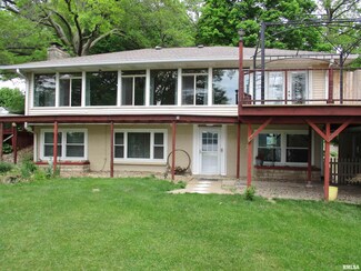 2 Walbrier Ct, Le Claire, IA 52753