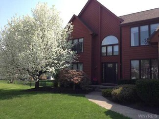 46 Guinevere Ct, Getzville, NY 14068