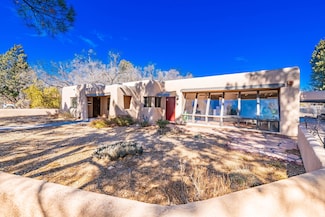 901 Los Arboles Ave NW, Albuquerque, NM 87107
