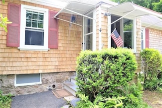 4 Harrison Ln, Newport, RI 02840