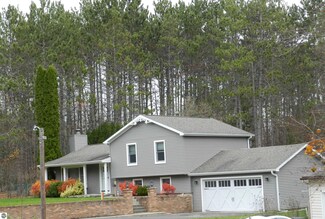 4426 Bridlewood Dr, Traverse City, MI 49685