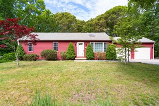 307 Strawberry Hill Rd, Centerville, MA 02632