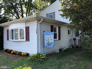 236 Mohican St, Essington, PA 19029