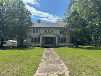 229 S Division St, West Point, MS 39773