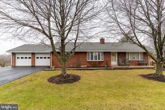 689 Poplar St, Denver, PA 17517