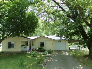 210 Kennedy Ave, Pana, IL 62557