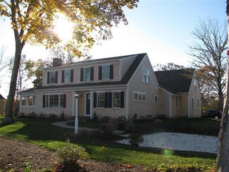 184 Bank St, Harwich Port, MA 02646